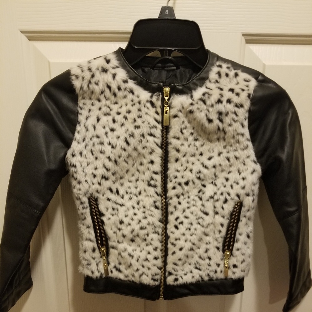 EUC Girls XS (4/5) B&W Faux Leather/Fur Jacket